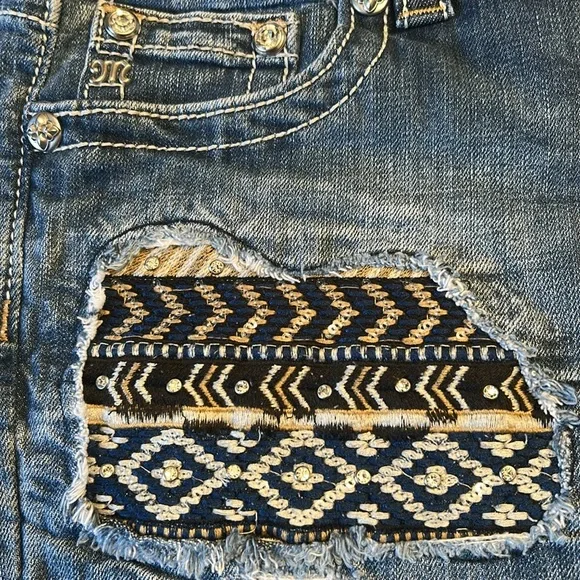 Miss Me 30 NWOT Signature Blue Distressed Denim Shorts - Picture 5 of 16